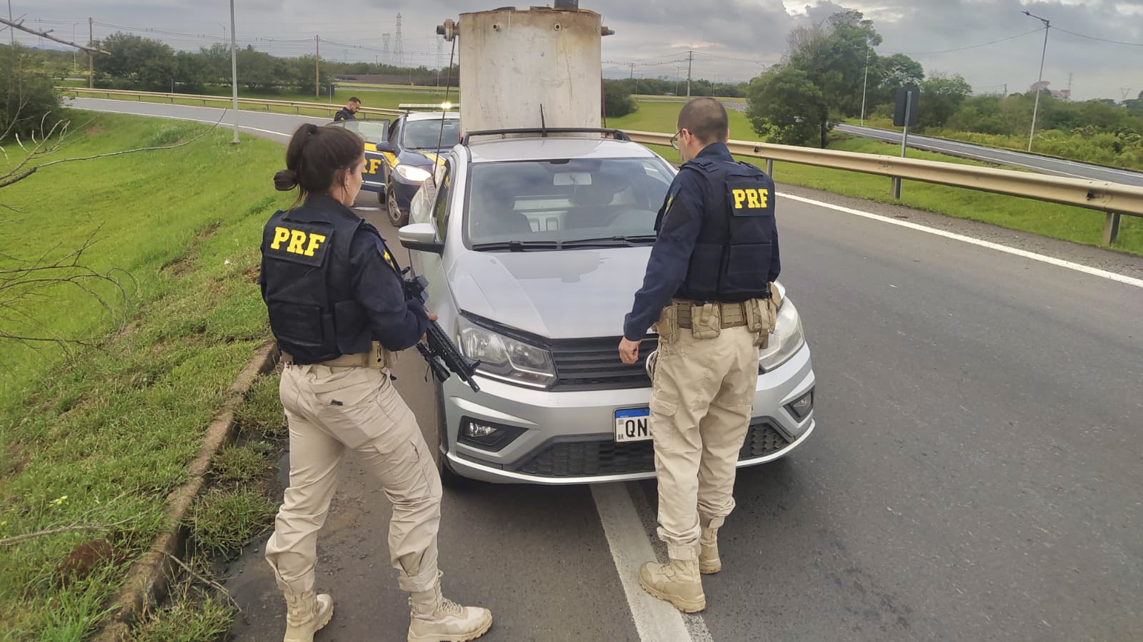 PRF recupera carro furtado com placas clonadas