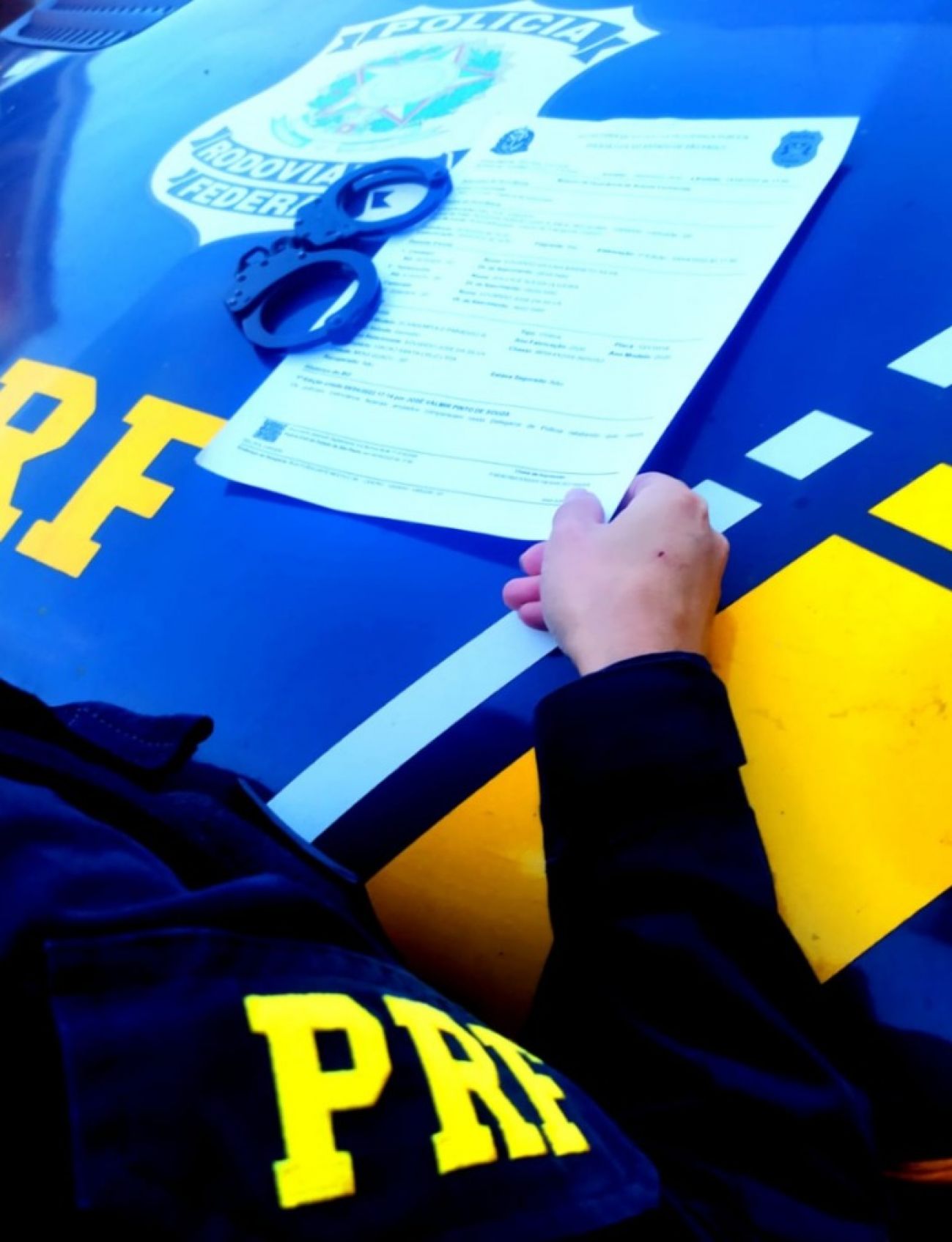PRF detém dois foragidos da justiça em São Paulo
