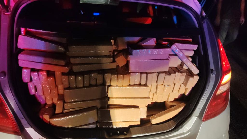 PF prende três homens com meia tonelada de maconha em Macaé/RJ
