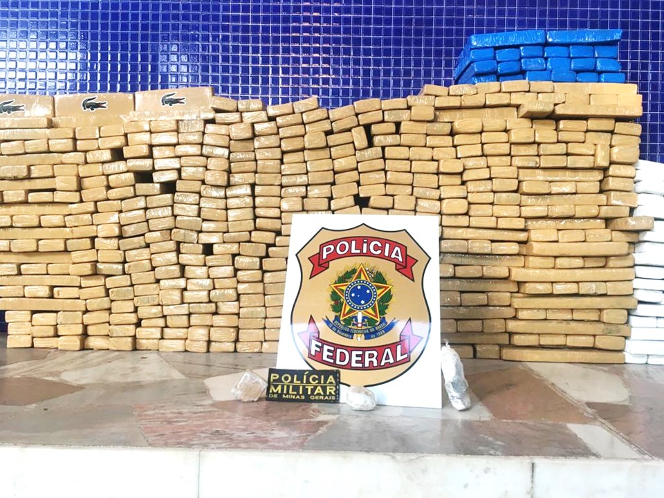 Polícia Federal e PM apreendem mais de meia tonelada de maconha em Barbacena/MG