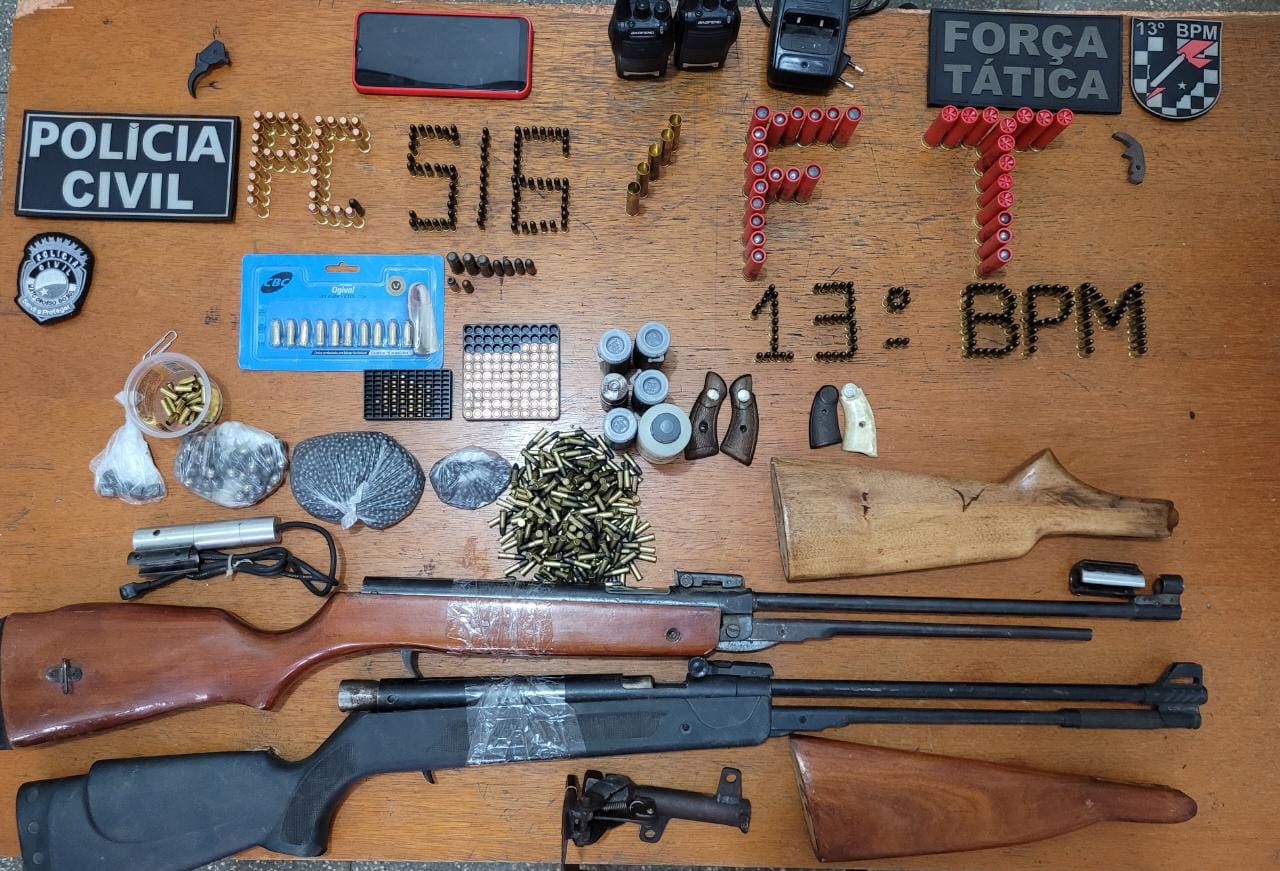 Policiais civis e militares prendem armeiro clandestino e apreendem mais de 500 munições