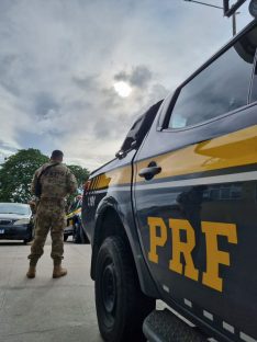 PRF prende homem por subtração de incapaz em Macaíba/RN Imagem referente a PRF prende homem por subtração de incapaz em Macaíba/RN