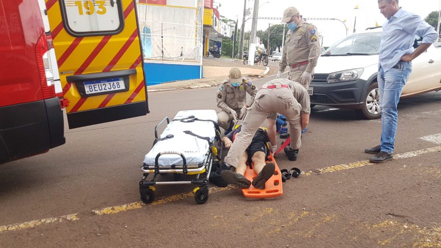 Homem é atropelado na Avenida Brasil, no acesso à Rua Rio Grande do Sul
