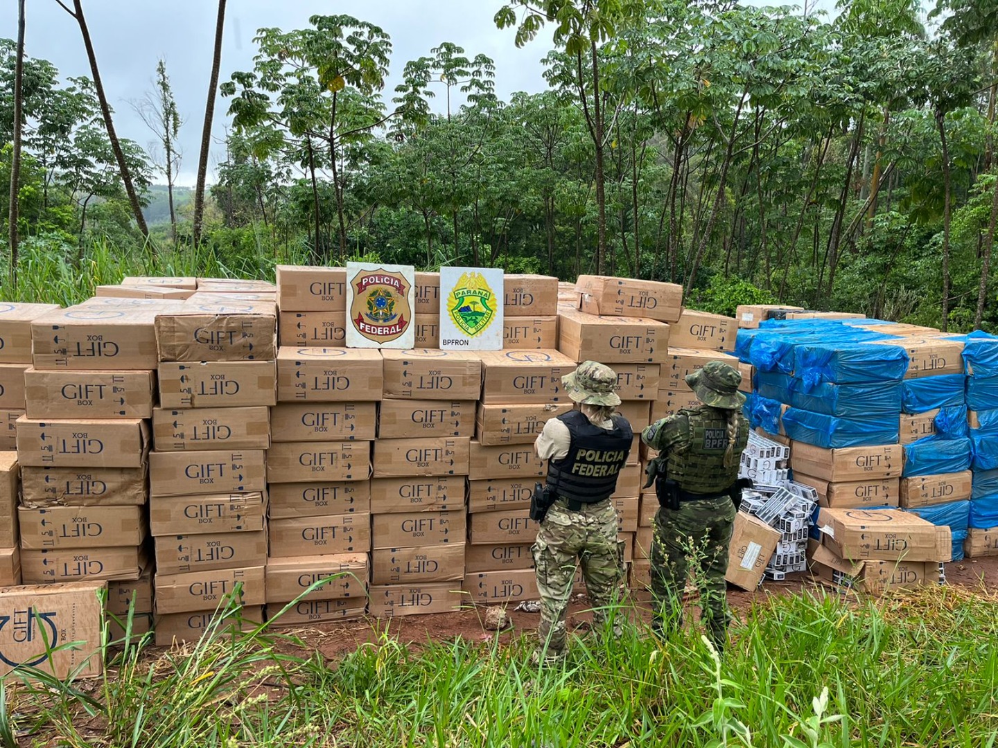 PF e BPFron apreendem 600 caixas de cigarros estrangeiros no Paraná