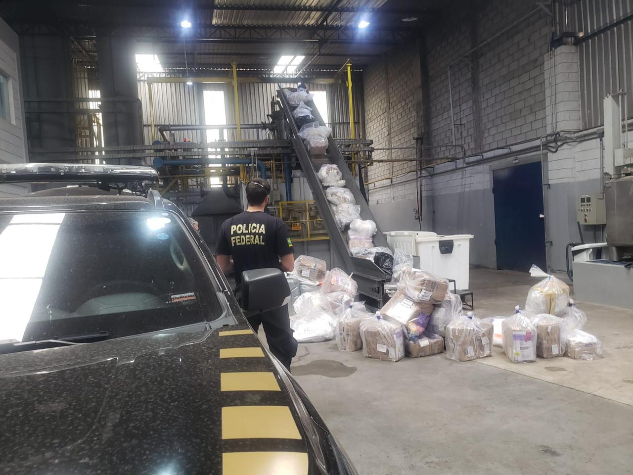 Polícia Federal incinera drogas e outras substâncias ilícitas apreendidas em Campinas/SP