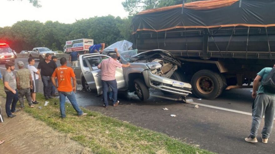 Acidente no Contorno Sul deixa motorista preso às ferragens; veja