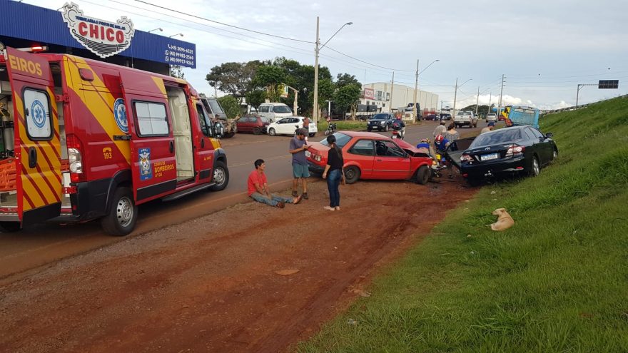 Forte colisão de trânsito deixa duas pessoas feridas em Cascavel