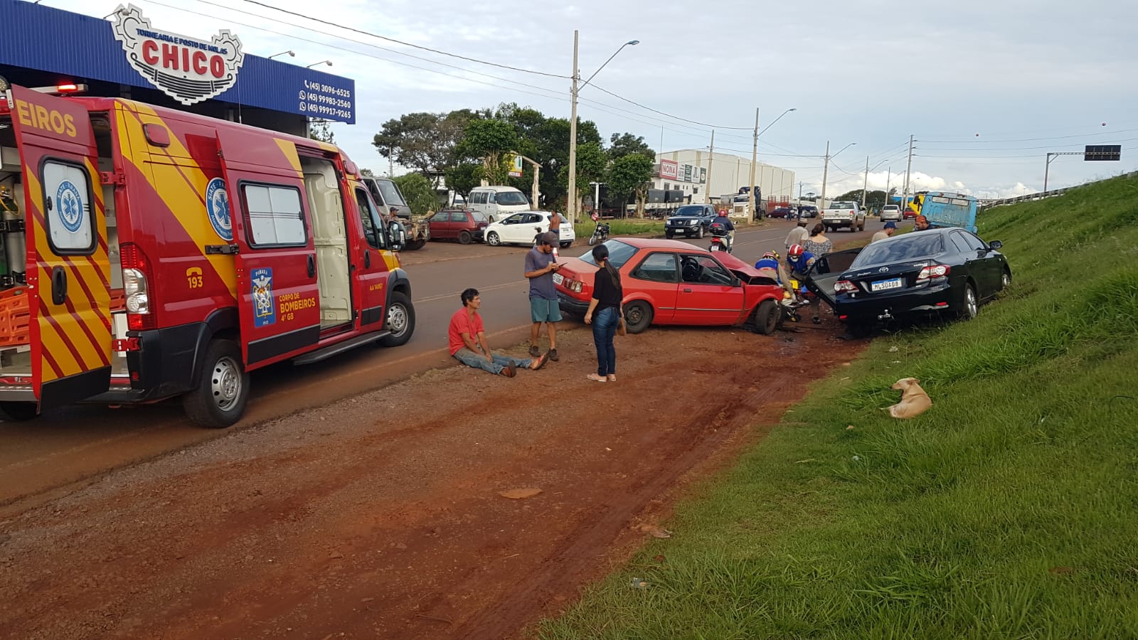 Forte colisão de trânsito deixa duas pessoas feridas em Cascavel