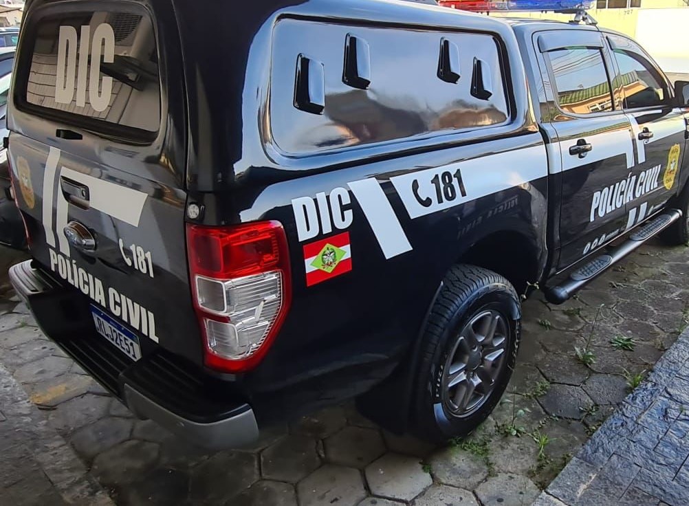 Polícia Civil elucida tentativa de homicídio em casa noturna em São José e cumpre mandados