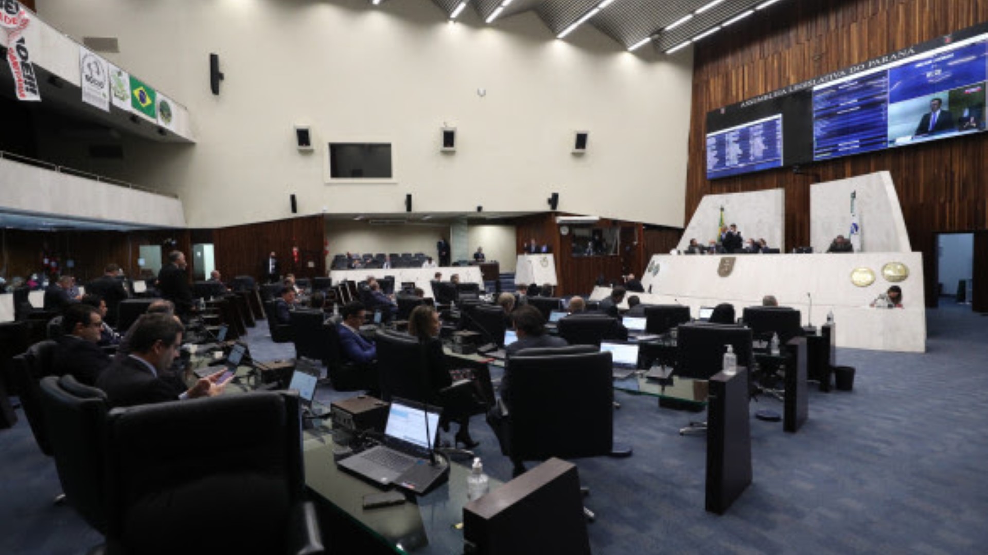 Proposta que veda obrigatoriedade do passaporte da vacina é aprovada em 2º turno