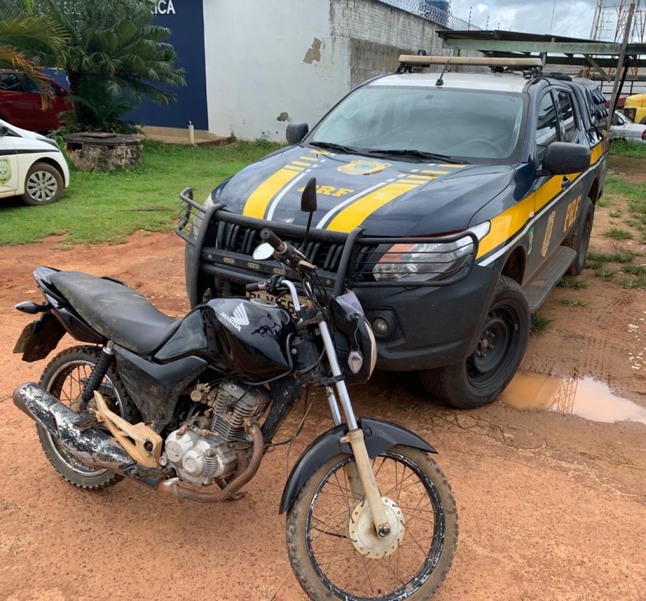 Homem é preso pela PRF por conduzir motocicleta com placa adulterada