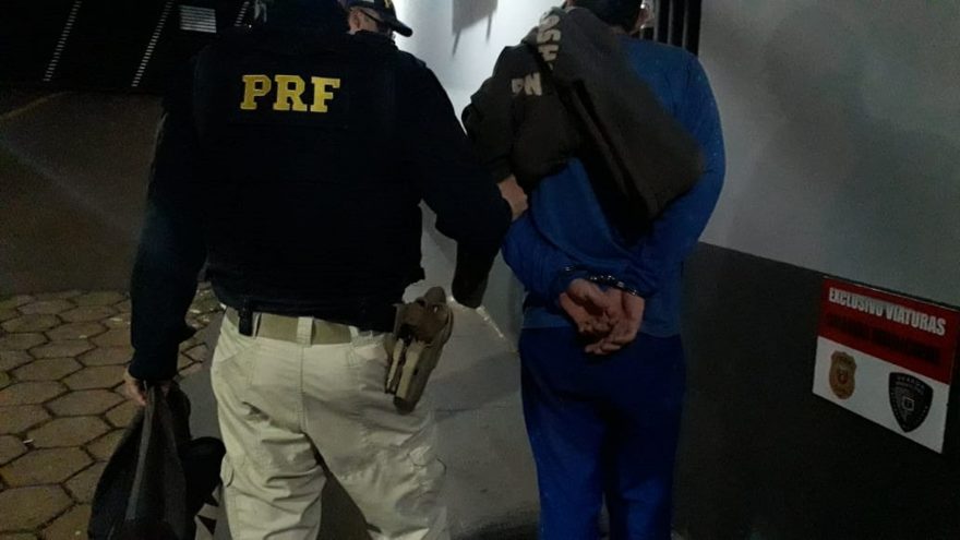 PRF de Cascavel prende homem procurado pela Justiça