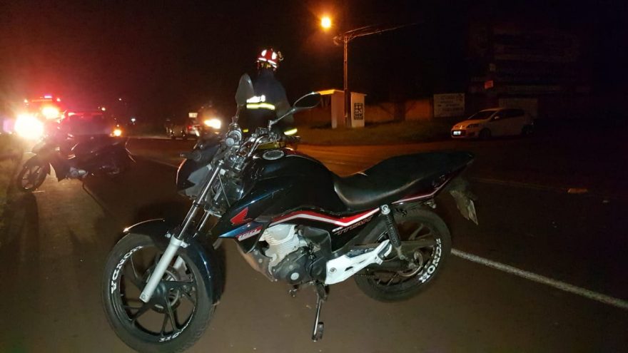 Jovem sofre fratura exposta após acidente na PR-486