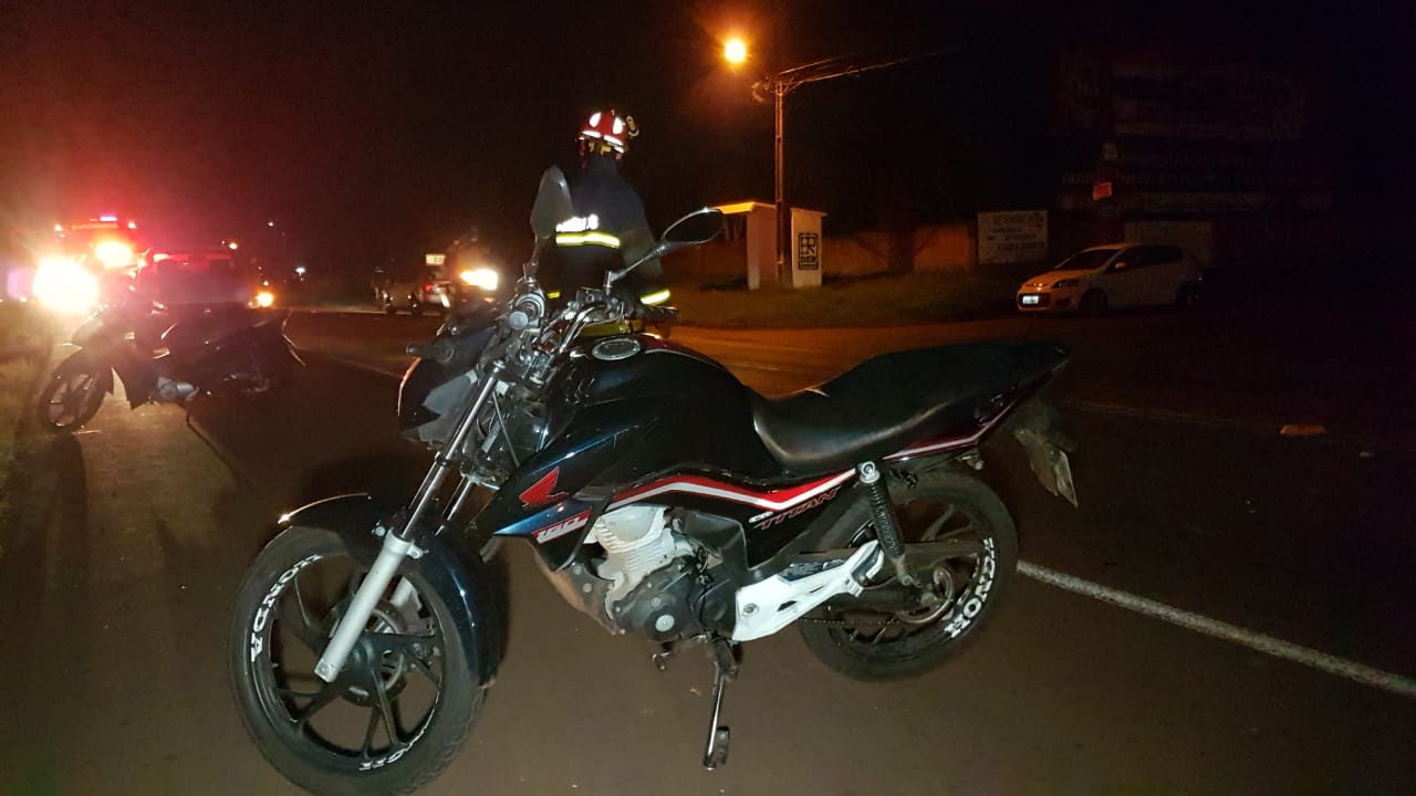 Jovem sofre fratura exposta após acidente na PR-486