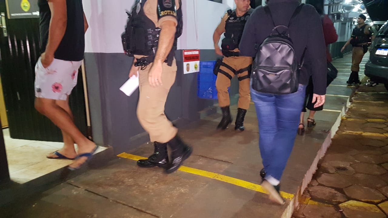 Homem é preso em Corbélia e levado até à 15ª SDP por estar com mandado de prisão em aberto por lesão corporal Homem é preso em Corbélia e levado até à 15ª SDP por estar com mandado de prisão em aberto por lesão corporal