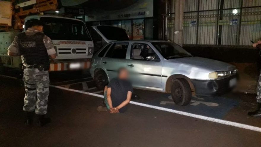 Homem é preso após tentar furtar cofre de caminhão da Copel no Centro