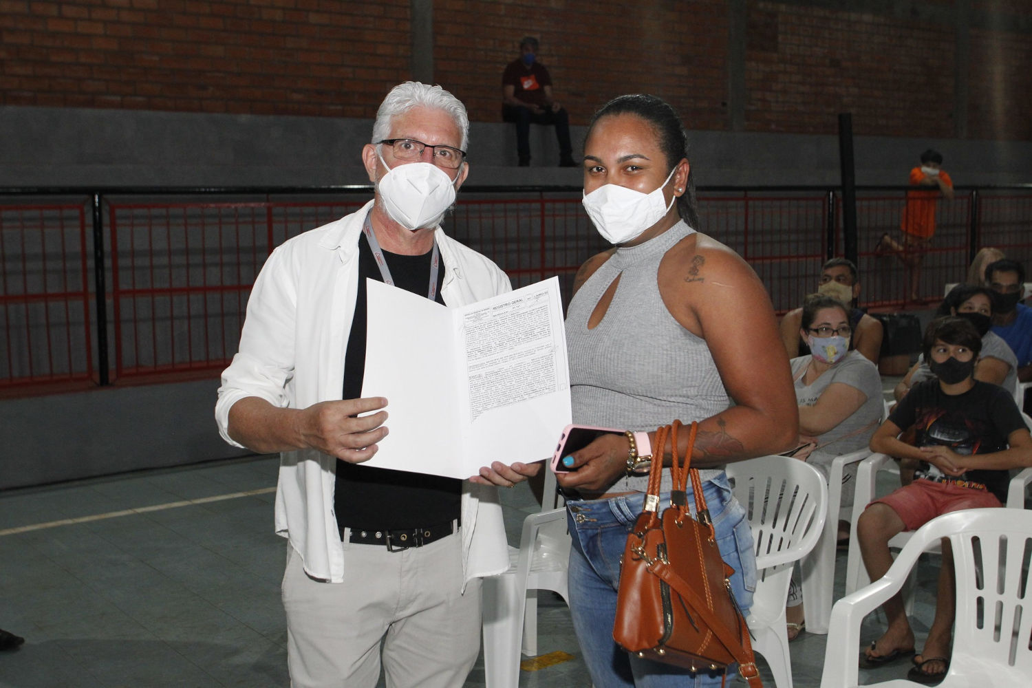 Moradia Legal entrega escritura para 317 famílias de Foz