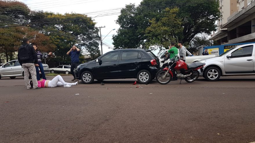 Mulher fica ferida em acidente no Centro de Cascavel