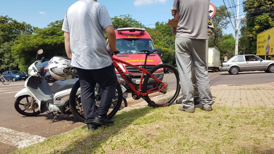 Mulher fica ferida após colisão entre motos na Rua São Paulo