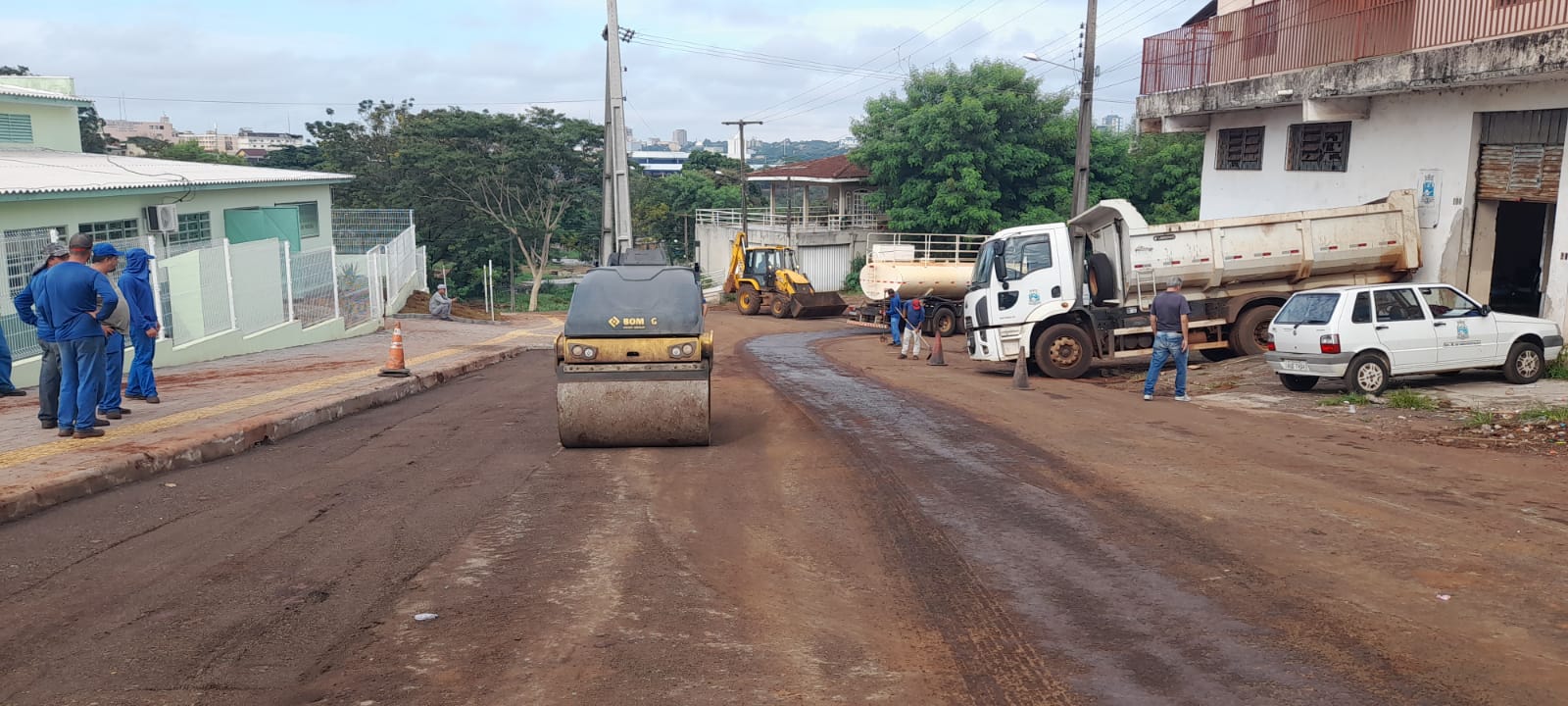 Prefeitura inicia pavimentação asfáltica no Jardim Jupira