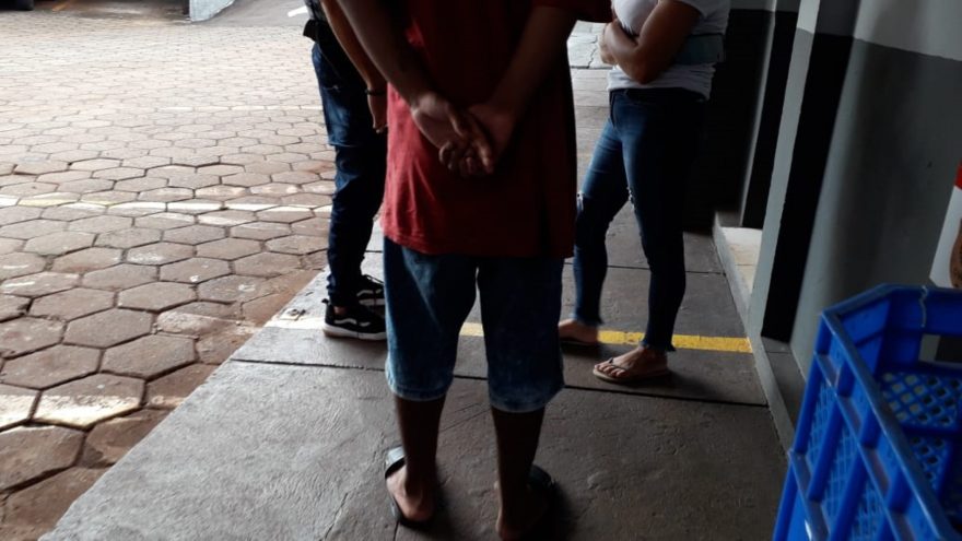 Menor de idade é apreendido portando drogas no Brasmadeira