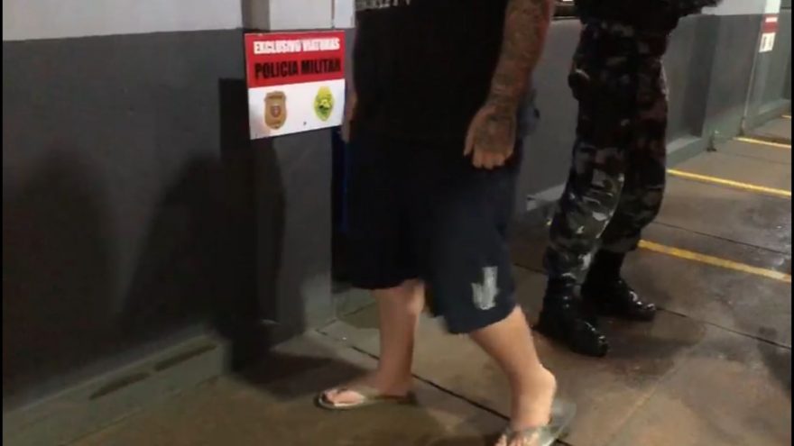 Jovem é detido com drogas e arma no Bairro Coqueiral