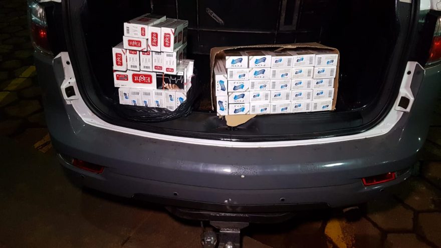 Caixas de cigarro recuperadas em Santa Tereza são encaminhadas para a delegacia de Cascavel