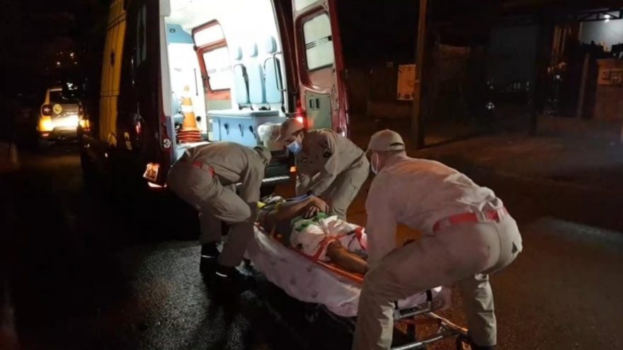 Homem é baleado e pede ajuda em residência no Bairro Tarumã