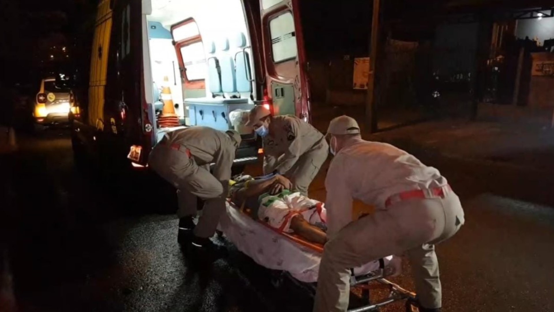 Homem é baleado e pede ajuda em residência no Bairro Tarumã