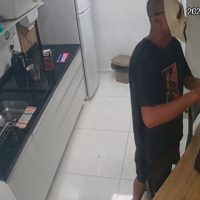 Imagem referente a Câmeras de segurança registram indivíduo fazendo a festa em emissora de TV após arrombamento