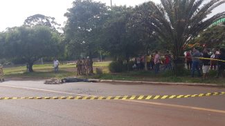 Mulher morre após ser atropelada no Bairro Parque Verde