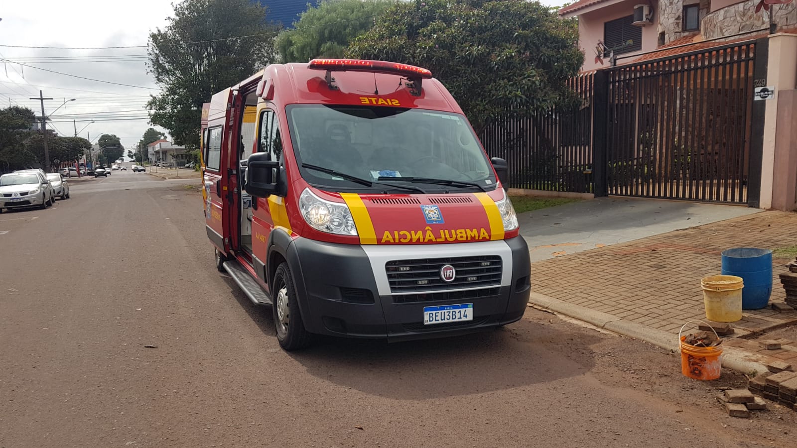 Idoso 65 anos cai de escada e fica ferido no Bairro Pacaembu, em Cascavel Idoso 65 anos cai de escada e fica ferido no Bairro Pacaembu, em Cascavel