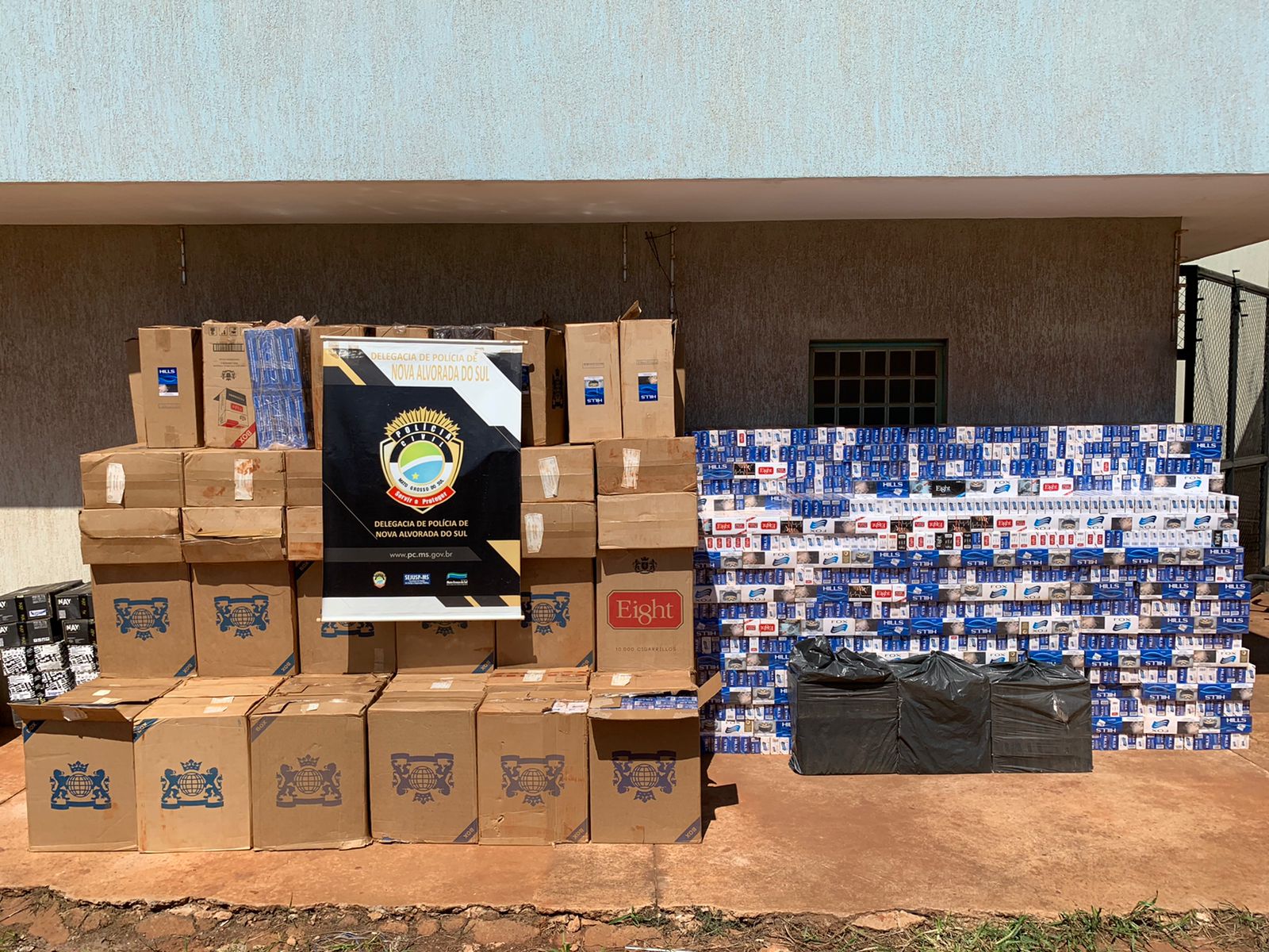 Polícia Civil localiza depósito e apreende mais de 144 mil unidades de cigarro contrabandeado do Paraguai