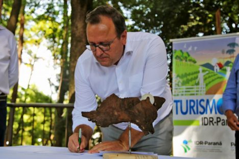 Universidade Estadual de Maringá e IDR-PR firmam parceria para fomento ao turismo rural Imagem referente a Universidade Estadual de Maringá e IDR-PR firmam parceria para fomento ao turismo rural