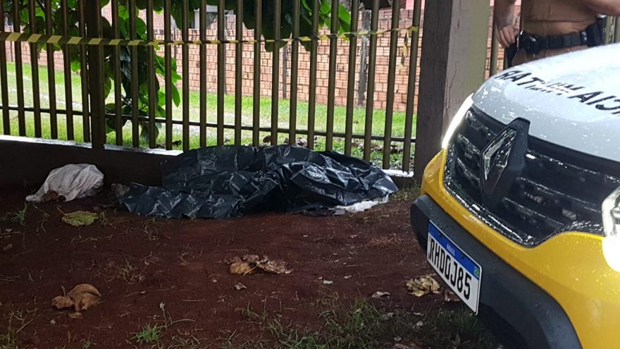Homem é encontrado morto em via pública