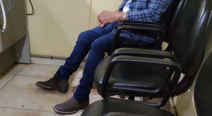 Dois homens são detidos por posse ilegal de arma de fogo e entorpecentes