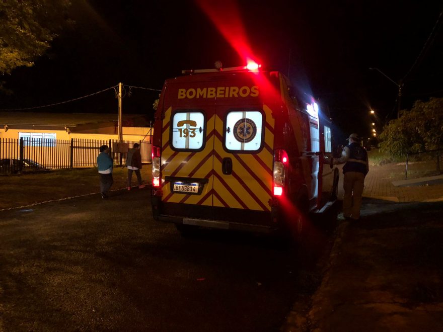 Homem torce o pé e é socorrido pelo Siate no Bairro Morumbi