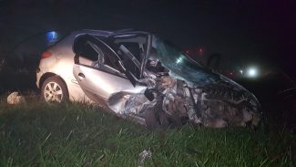 Homem morre em acidente de trânsito entre veículo e carreta na BR-369 na região do Lago Azul em Cascavel