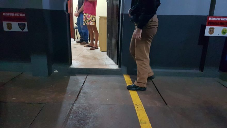 Dois indivíduos foram presos após ameaçarem com facão funcionária de bar em Corbélia