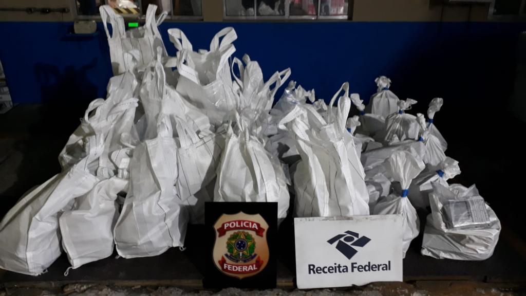 Polícia Federal e Receita Federal efetuam operação conjunta no porto de Santos