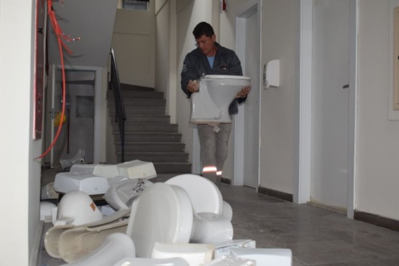 Comarca de Lages doa louças sanitárias para famílias em situação de vulnerabilidade