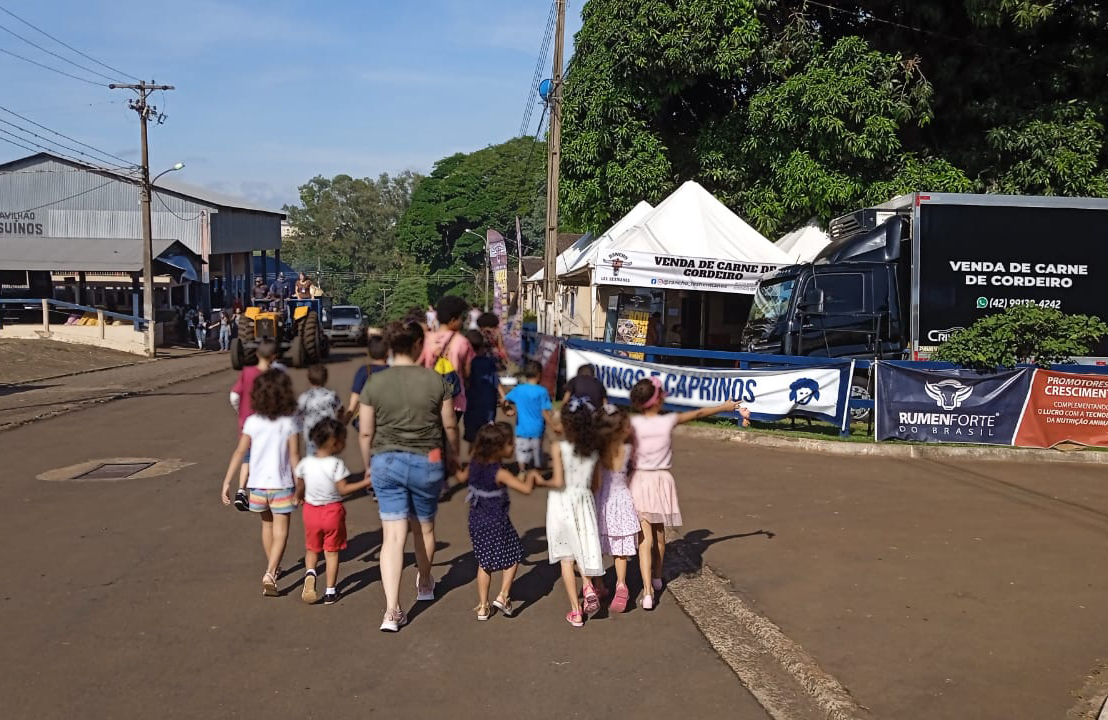 Crianças de serviço de acolhimento da Assistência Social passeiam na ExpoLondrina Crianças de serviço de acolhimento da Assistência Social passeiam na ExpoLondrina