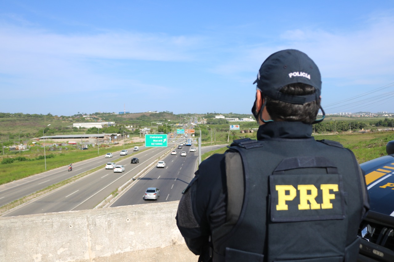 Laranjeiras/SE: PRF flagra inabilitado conduzindo na BR-101