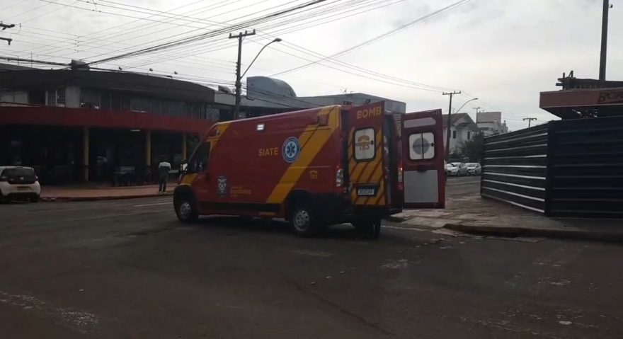 Moto e Santa Fé se envolvem em colisão na Rua Presidente Kennedy