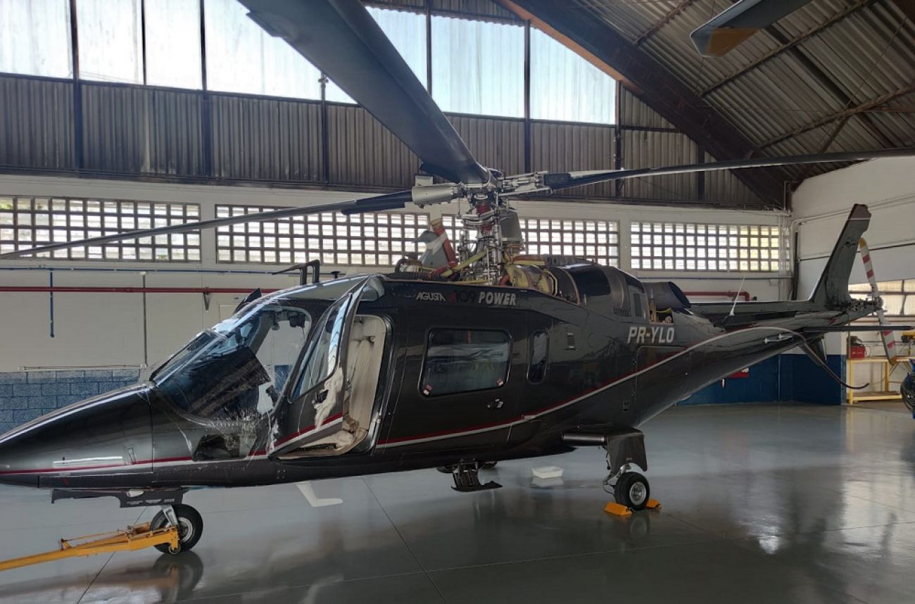 Dois helicópteros de luxo que estariam a serviço de facção são apreendidos no Campo de Marte