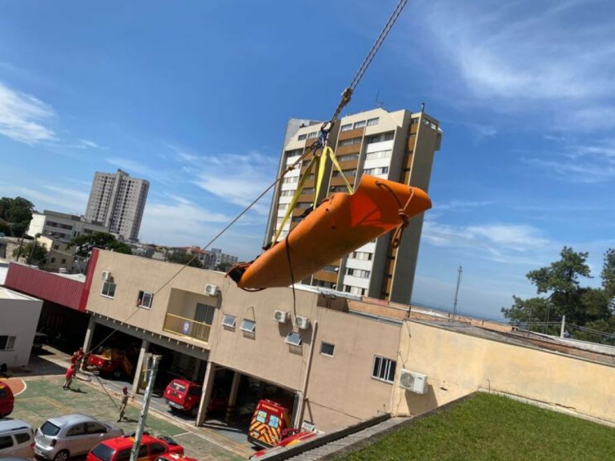 Bombeiros realizam treinamento no centro de Apucarana; veja