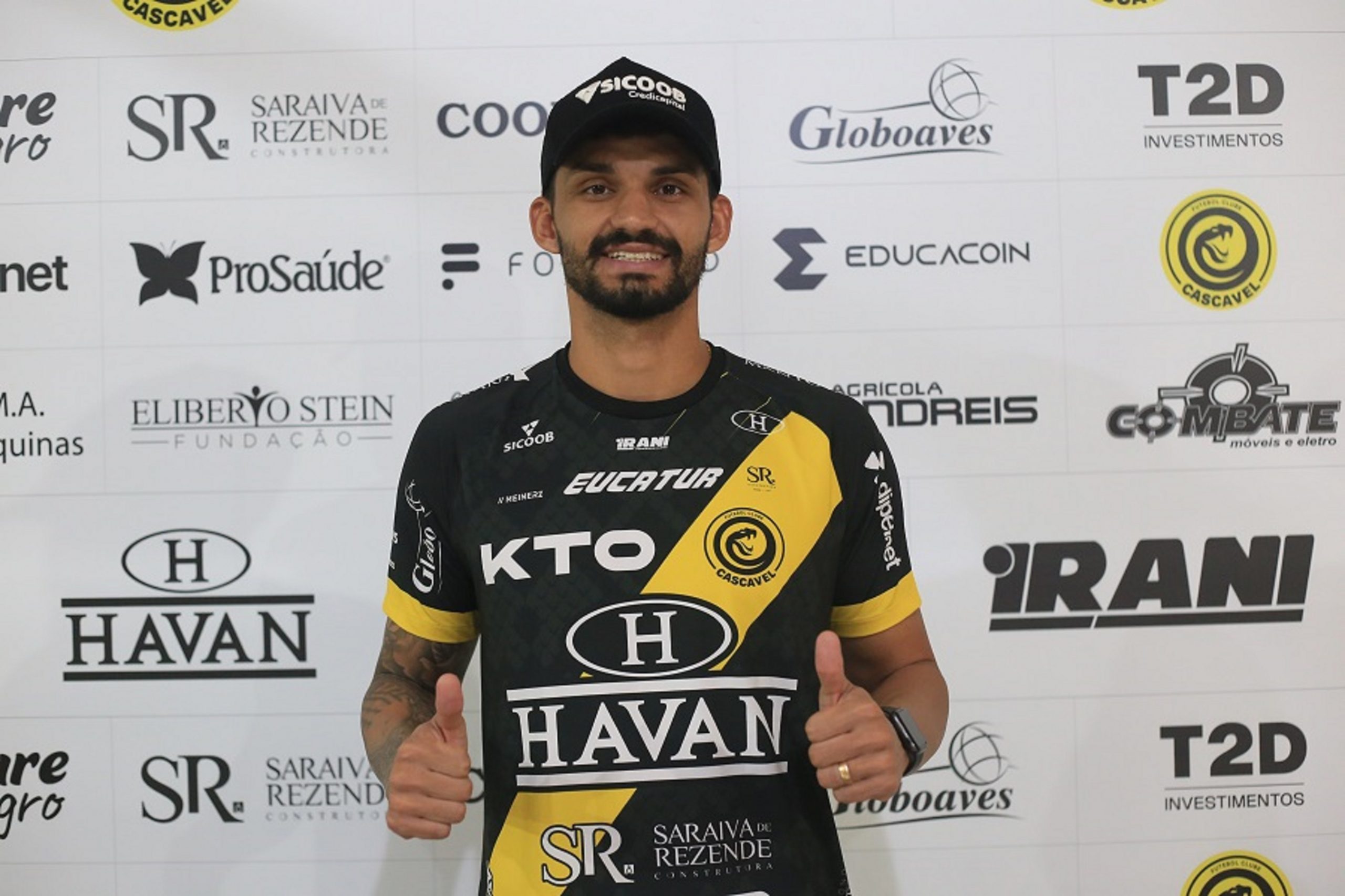 Zagueiro Fernando é o novo reforço do FC Cascavel