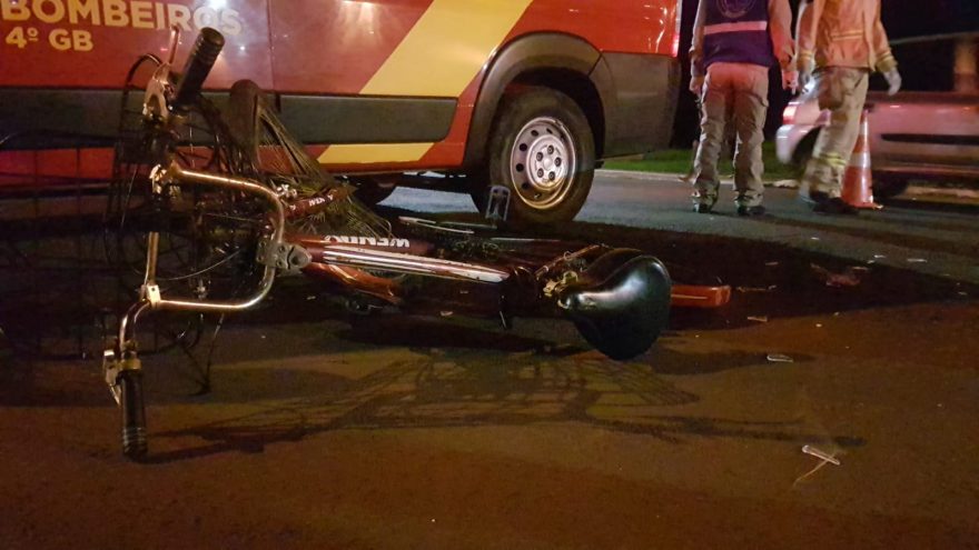 Ciclista fica gravemente ferido após colisão na Rua Europa em Cascavel