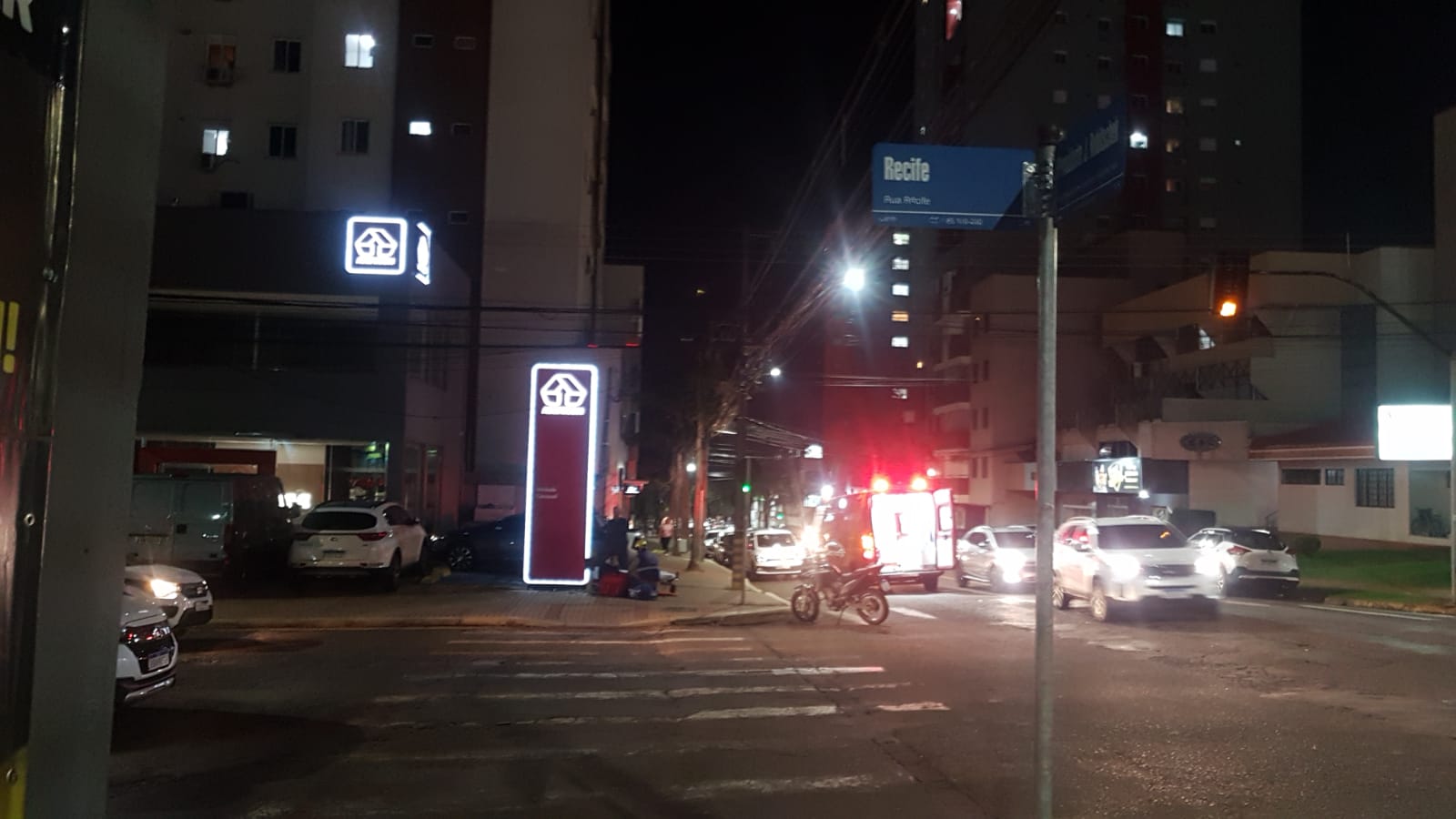 Entregador fica ferido após colisão de trânsito na Rua Recife em Cascavel