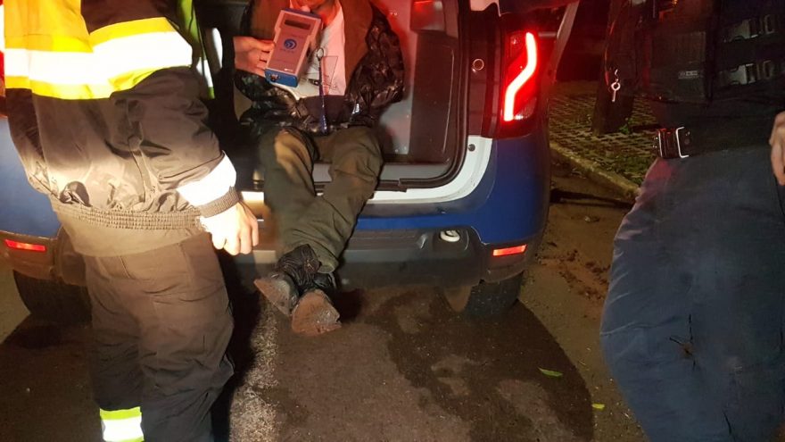 Motociclista embriagado trafegando na contramão e furando semáforos empreende fuga e é detido pela GM